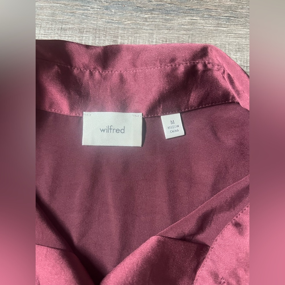 Wilfred Aritzia Burgundy Satin Blouse Medium Flare Sleeve Bow Office Evening - Picture 4 of 5